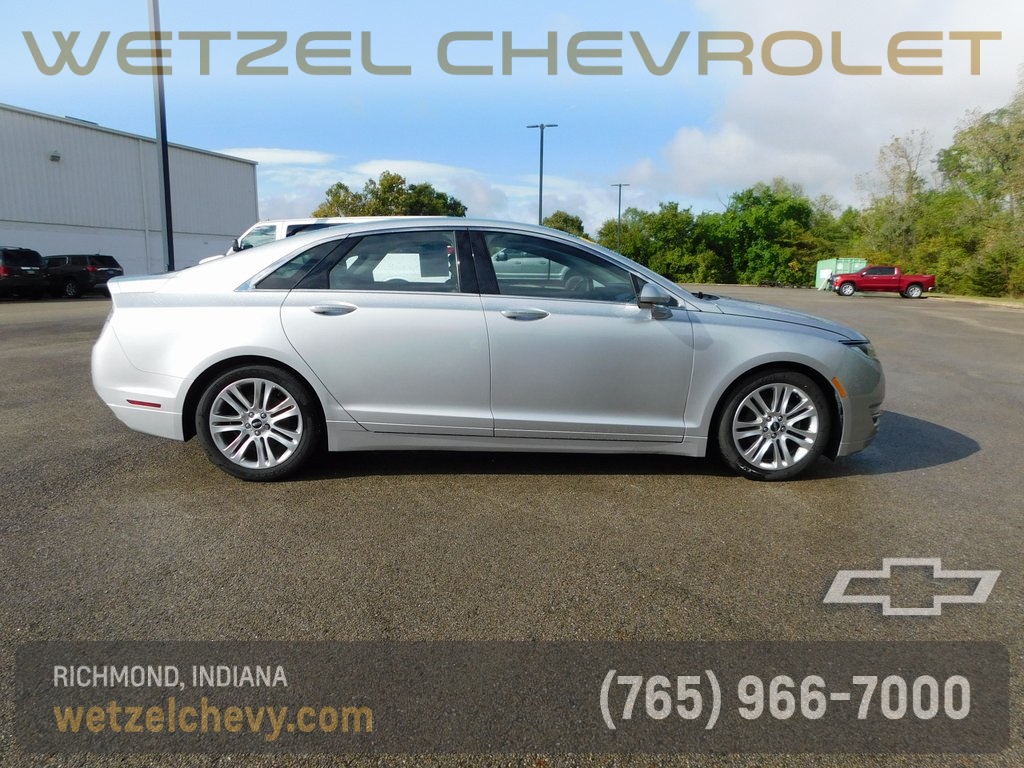 2016 Lincoln MKZ Hybrid photo 2