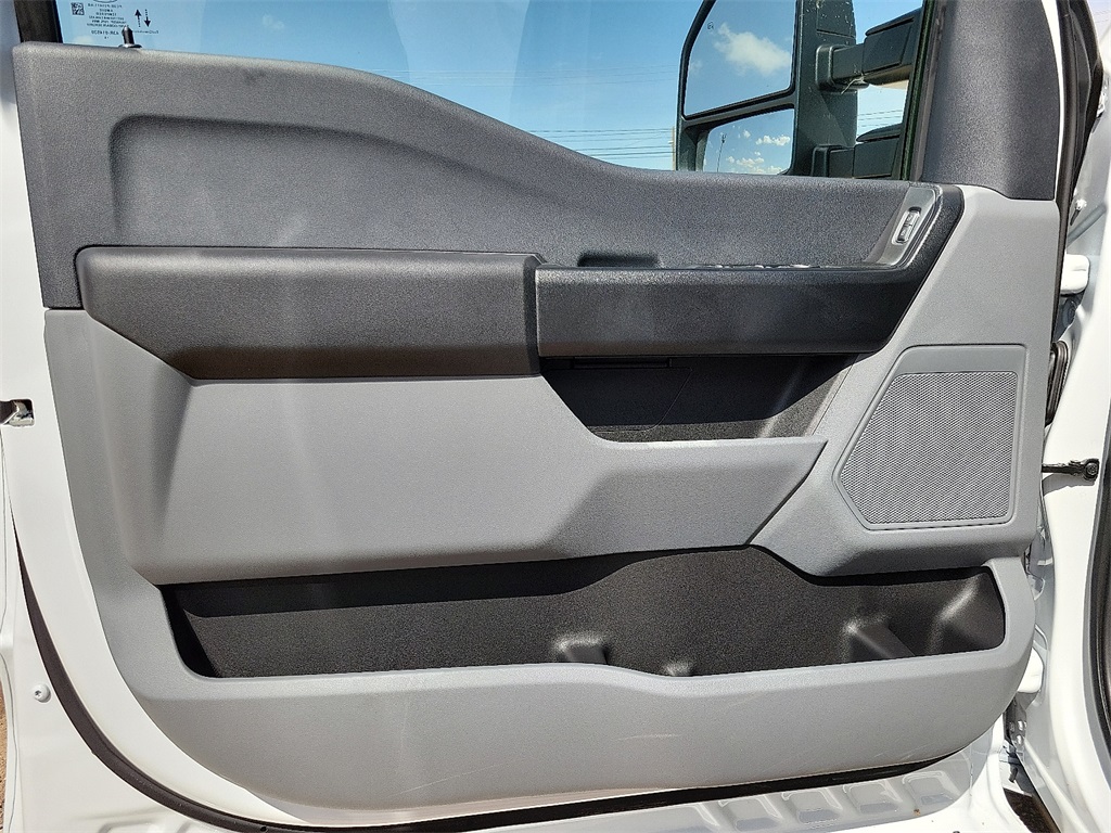2025 Ford F-350 photo 17