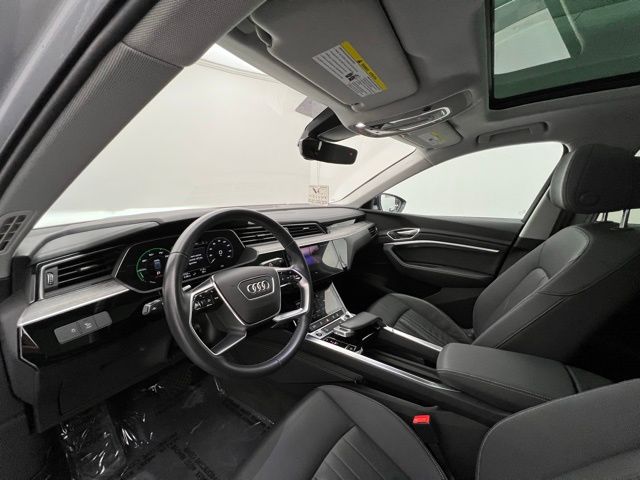 2022 Audi e-tron Premium Plus photo 18