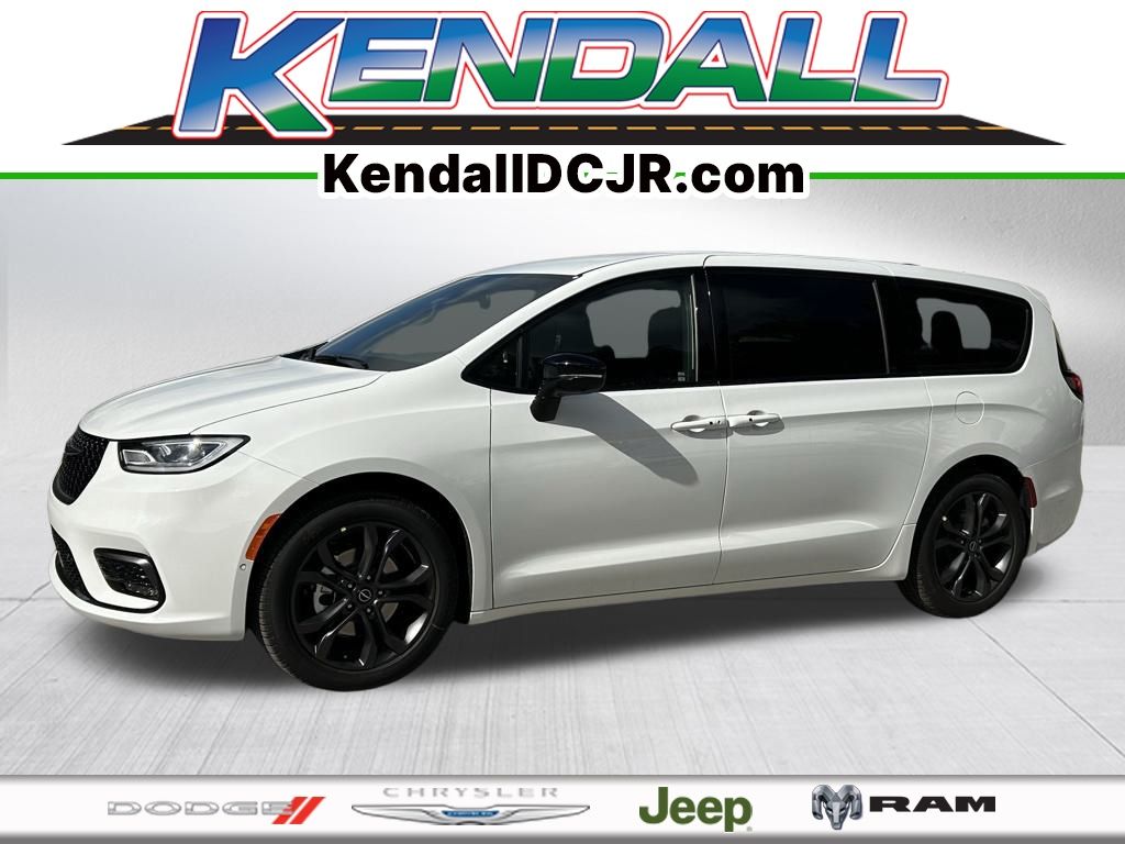 2026 Chrysler Pacifica Select's photo