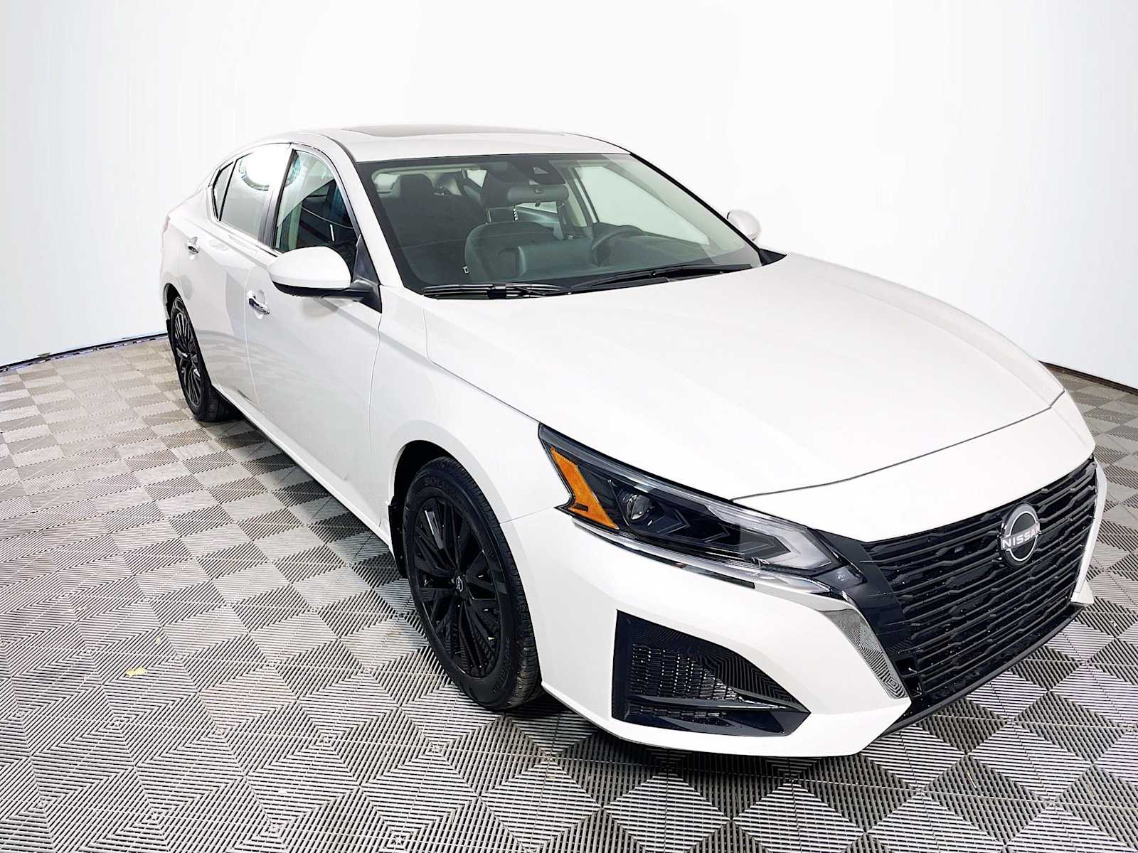2025 Nissan Altima SV Special Edition photo 5