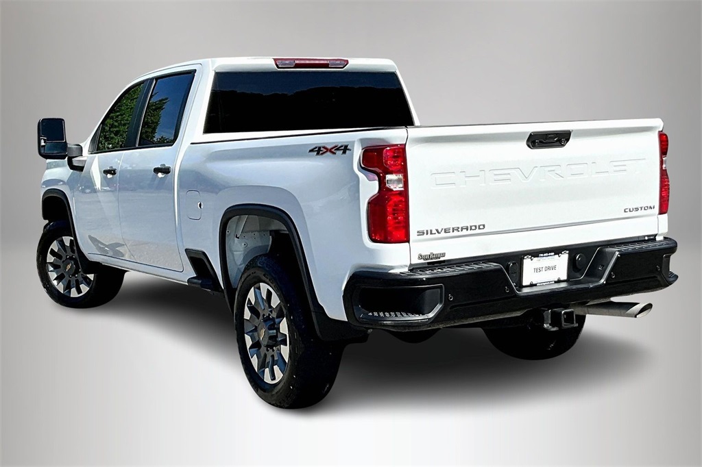 2024 Chevrolet Silverado 2500HD Custom photo 4