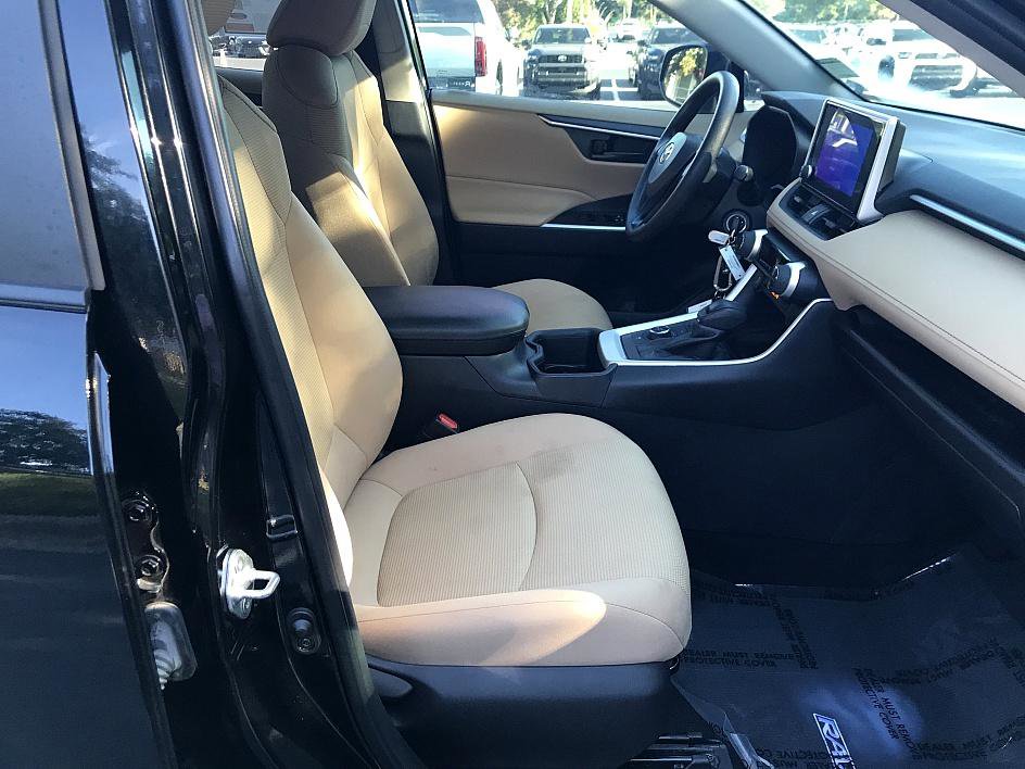 2024 Toyota RAV4 Hybrid LE photo 14