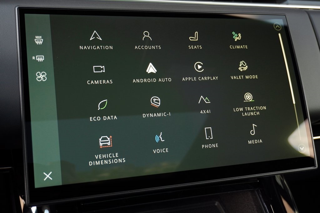 2025 Land Rover Range Rover Sport SE photo 17
