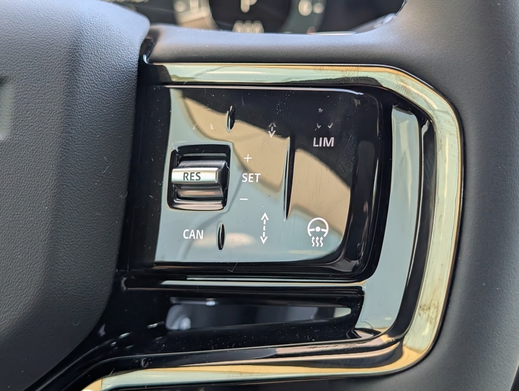 2026 Land Rover Range Rover Evoque Dynamic SE photo 19