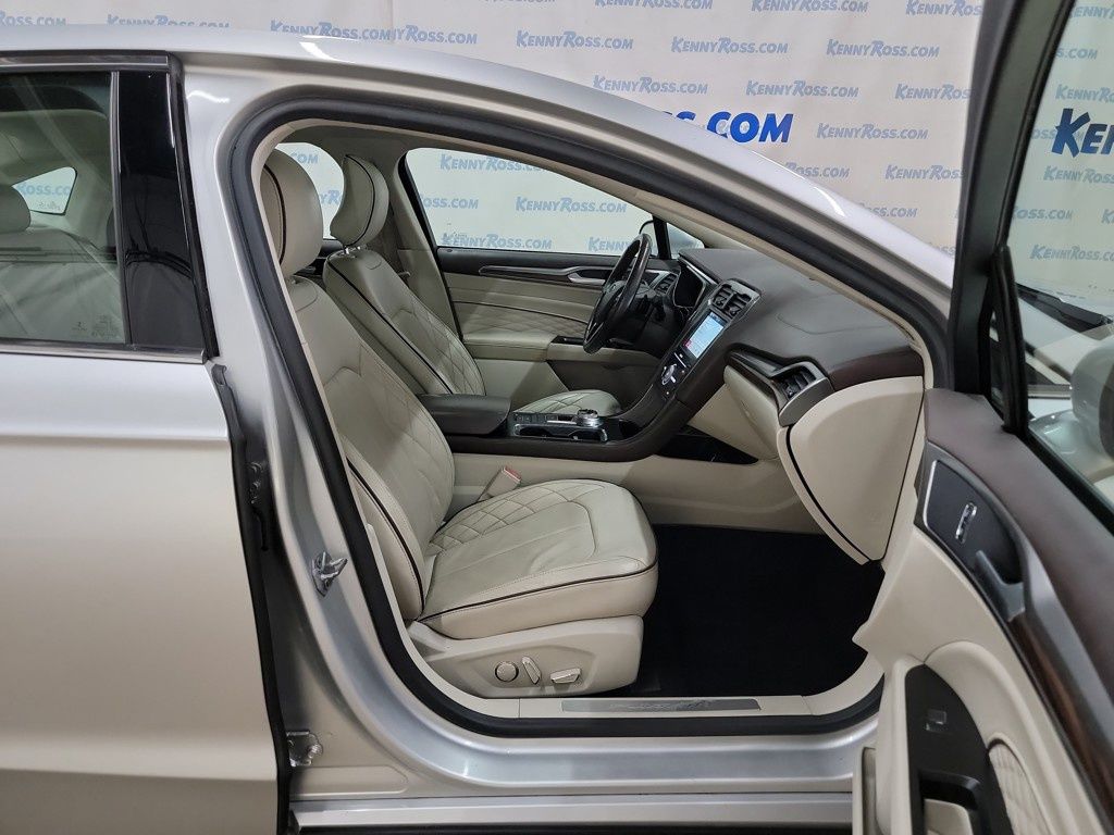 2017 Ford Fusion Platinum photo 11