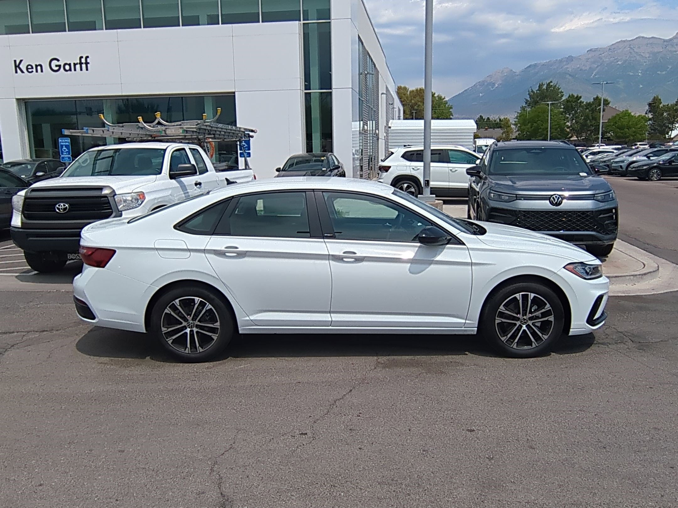 2025 Volkswagen Jetta Sport photo 2