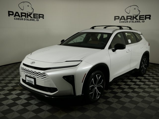 2025 Toyota Crown Signia XLE's photo