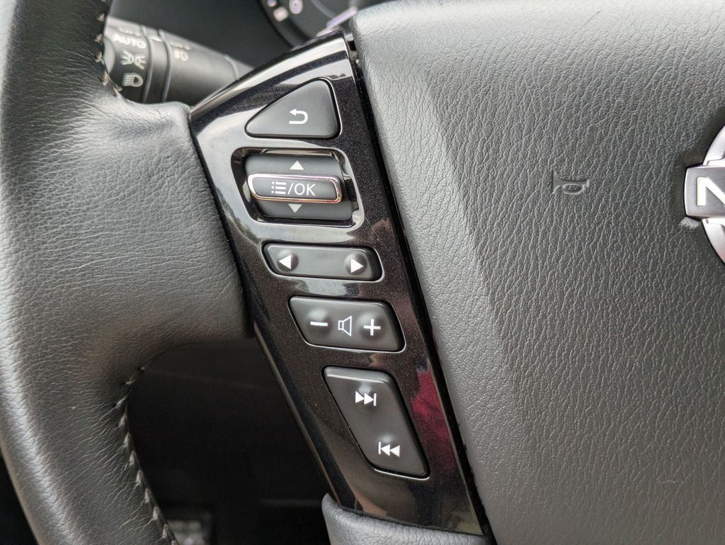 2022 Nissan Armada SL photo 17