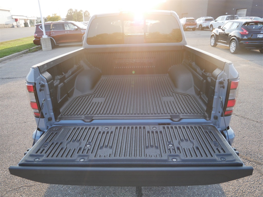 2026 Nissan Frontier SV photo 4