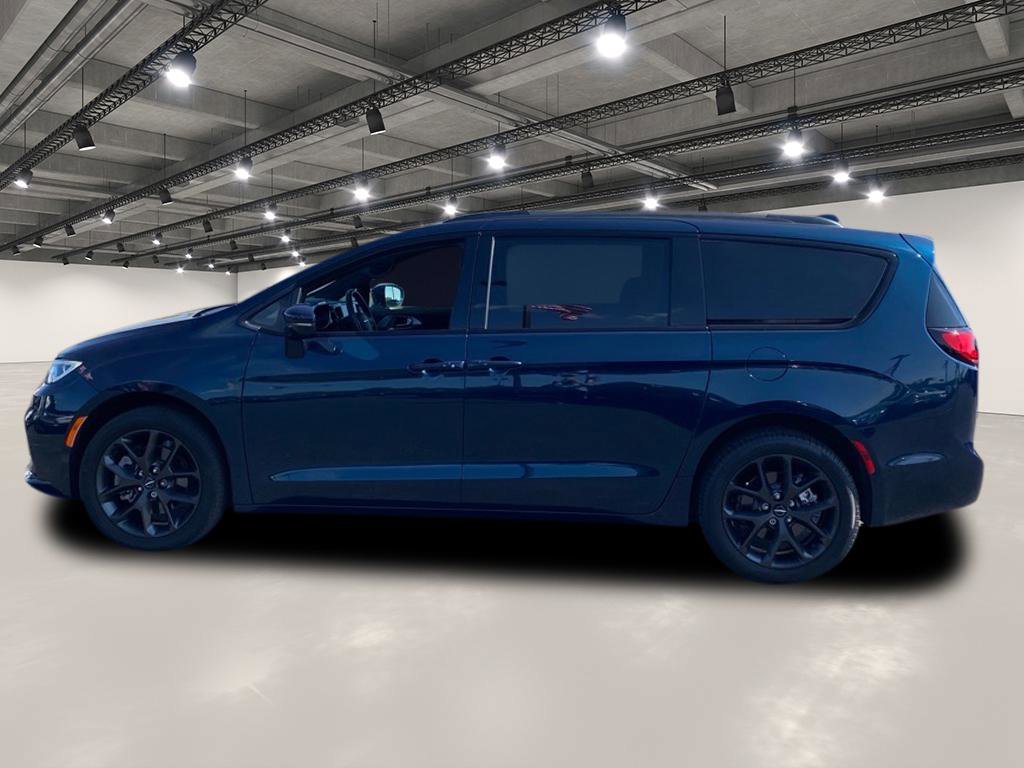 2022 Chrysler Pacifica Touring L photo 4