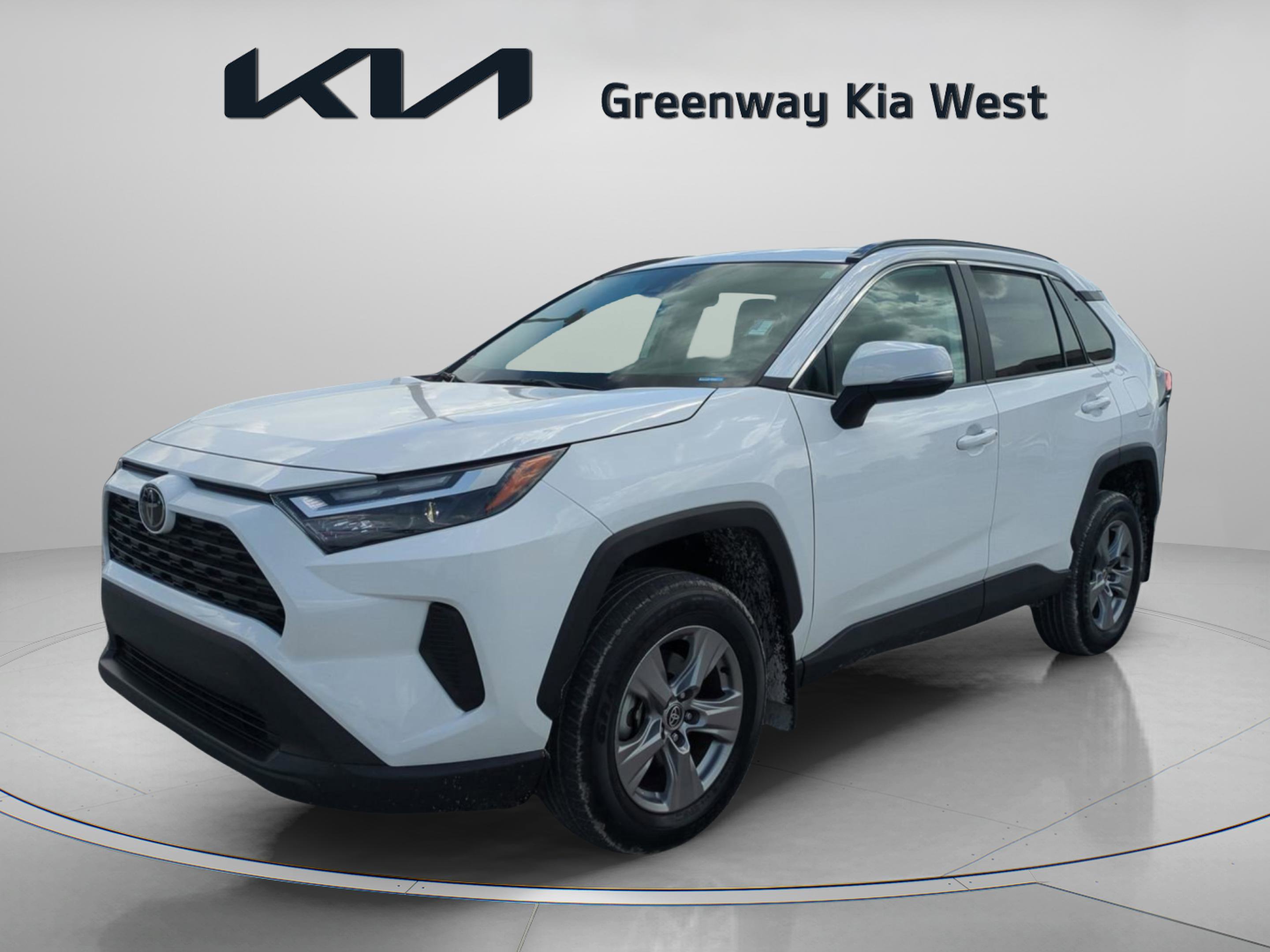 2024 Toyota RAV4 XLE photo 2