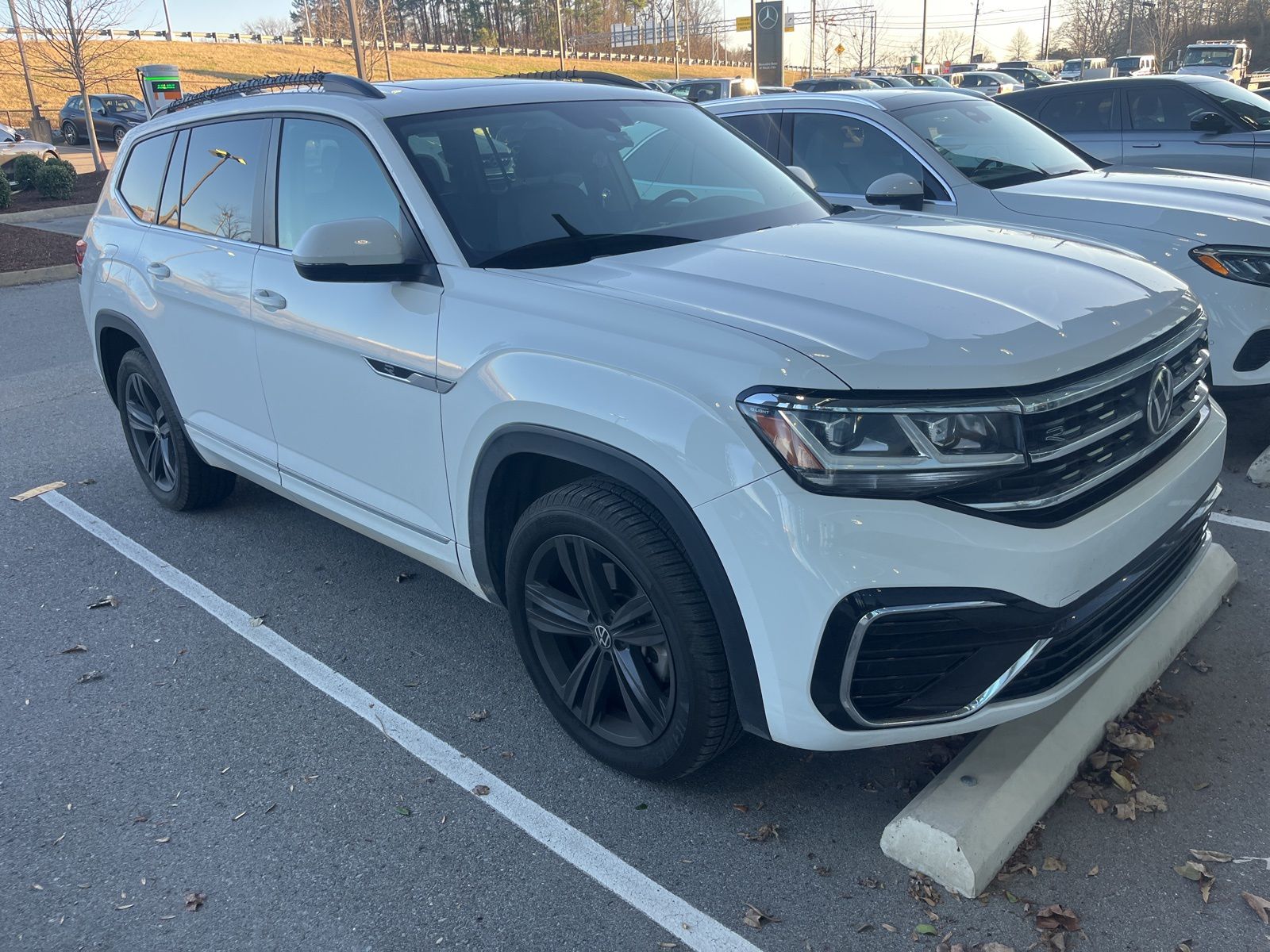 2021 Volkswagen Atlas SE w/Tech R-Line's photo