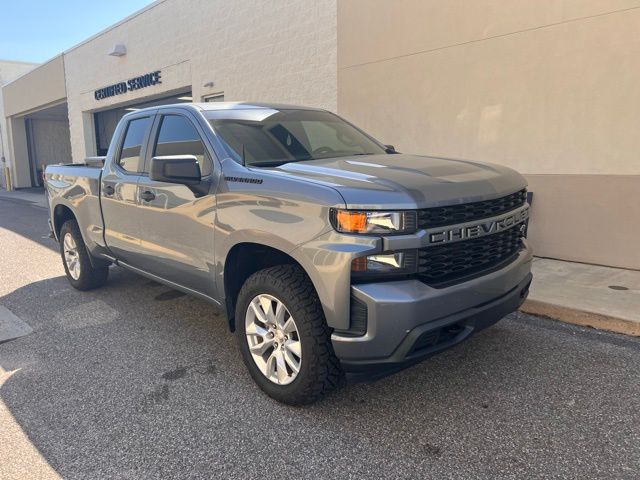 2019 Chevrolet Silverado Custom photo 3