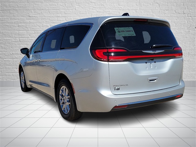 2026 Chrysler Pacifica photo 3
