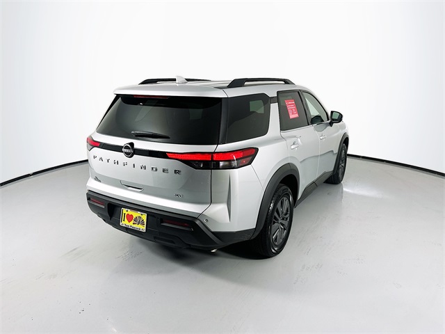 2024 Nissan Pathfinder SV photo 4