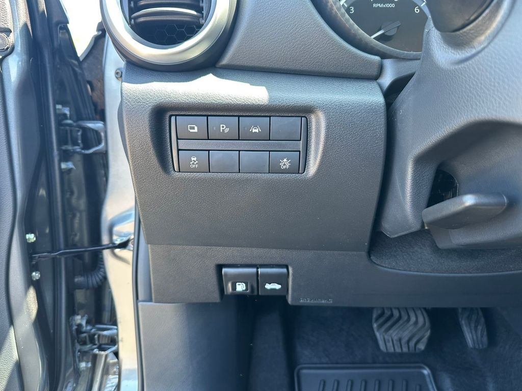 2025 Nissan Versa 1.6 S photo 14