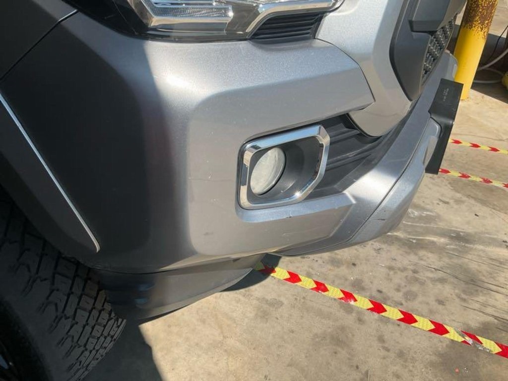 2016 Toyota Tacoma Limited photo 9