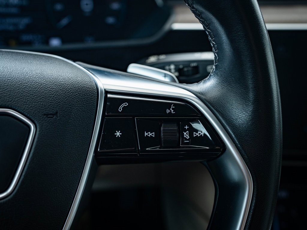 2022 Audi e-tron Premium Plus photo 24