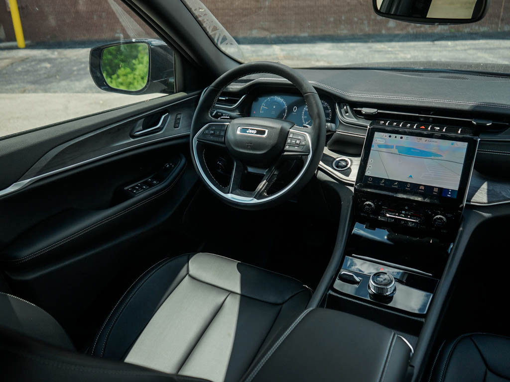 2025 Jeep Grand Cherokee Limited photo 14