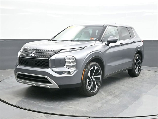 2023 Mitsubishi Outlander SE's photo