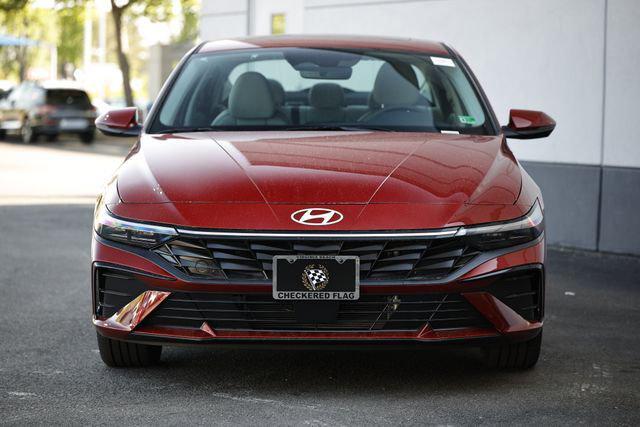 2025 Hyundai Elantra Limited photo 2