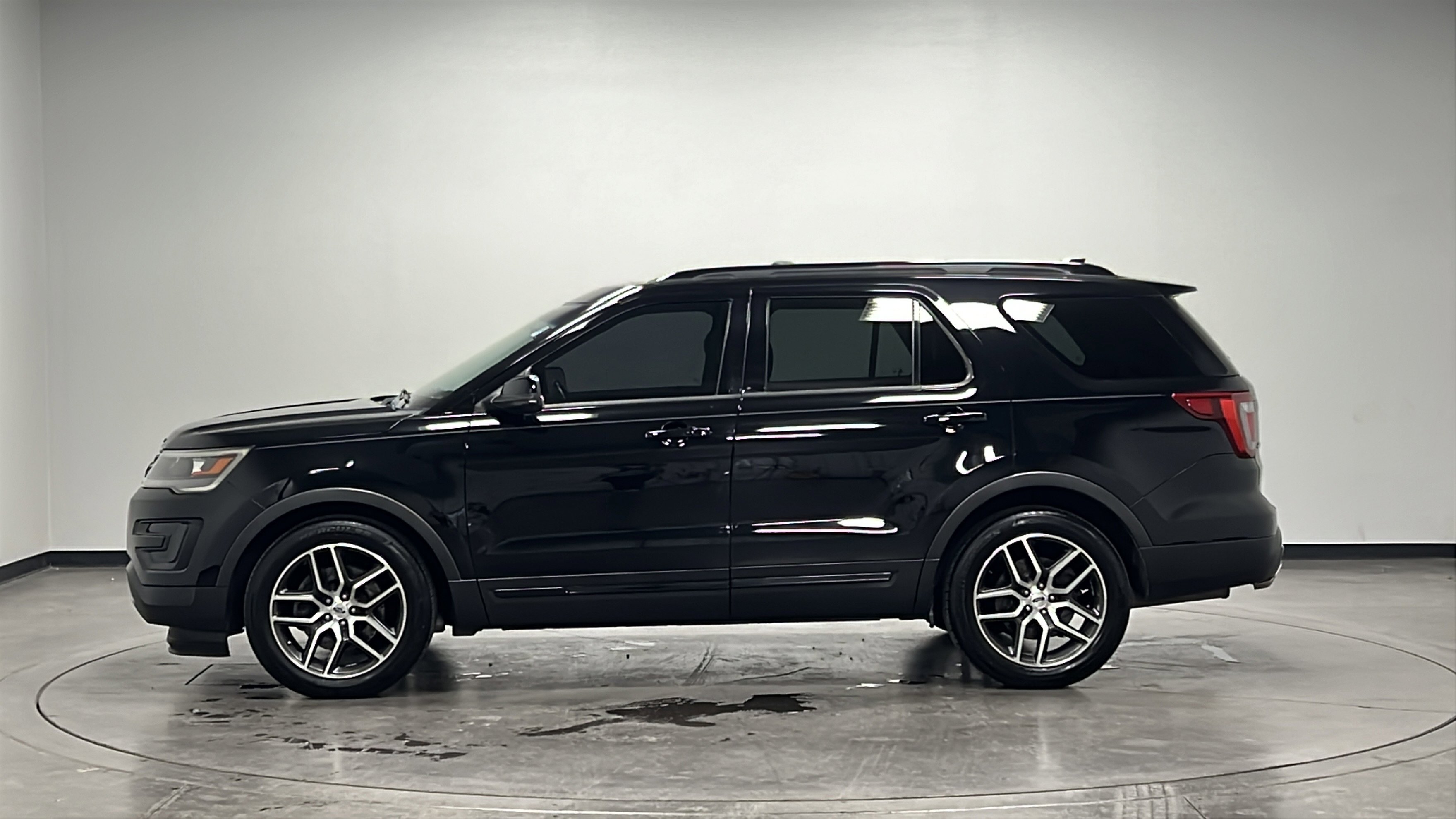2017 Ford Explorer Sport photo 4