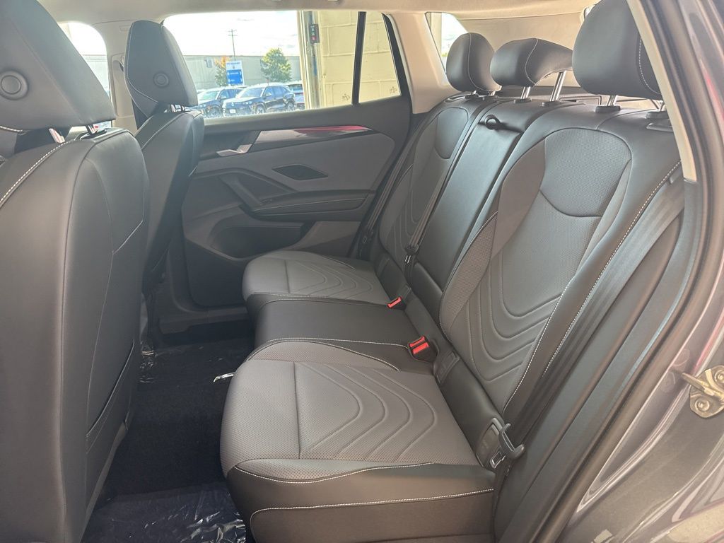 2025 Volkswagen Tiguan SE photo 16