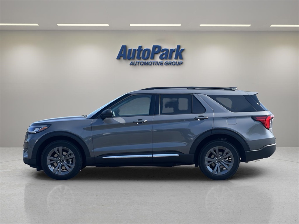 2025 Ford Explorer photo 3