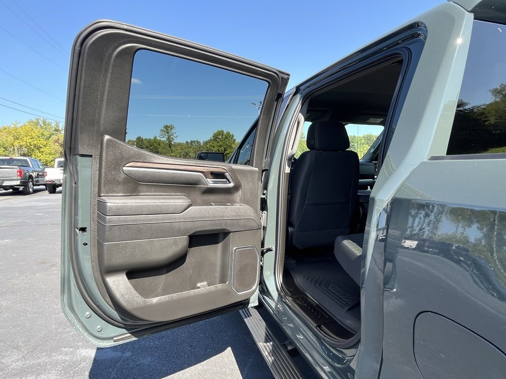 2025 Chevrolet Silverado 1500 LT photo 13