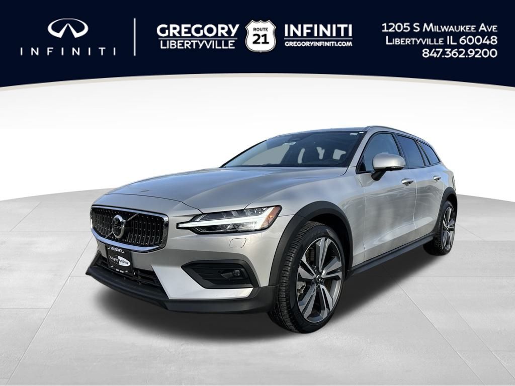 2025 Volvo V60 Cross Country Plus's photo