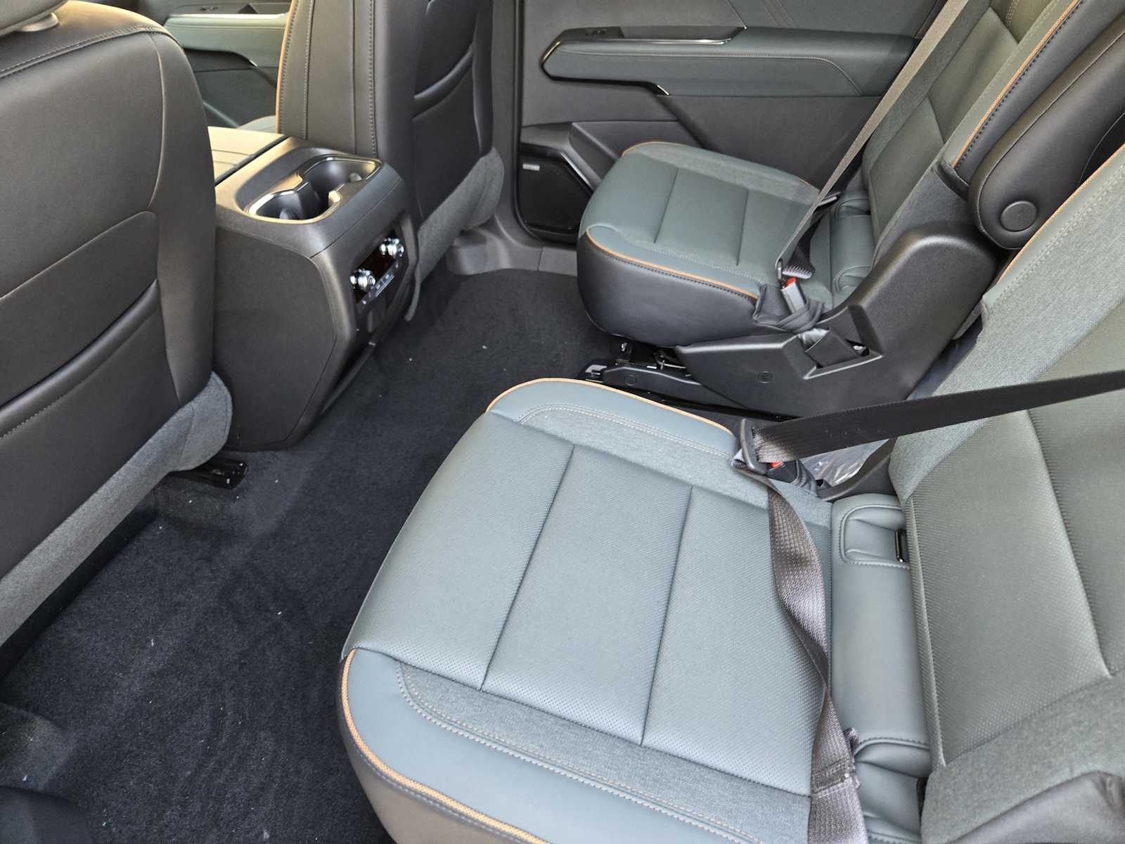 2026 Gmc Acadia AT4 photo 17