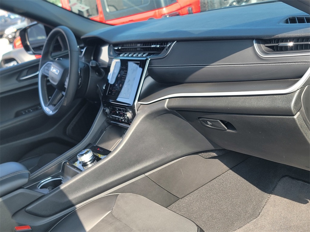 2025 Jeep Grand Cherokee Altitude photo 13