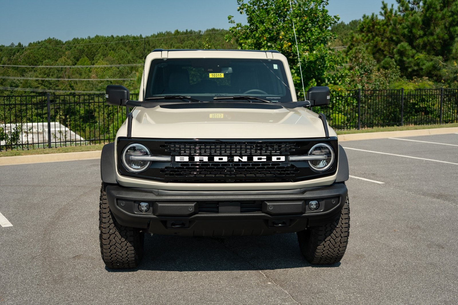 2025 Ford Bronco Outer Banks photo 2