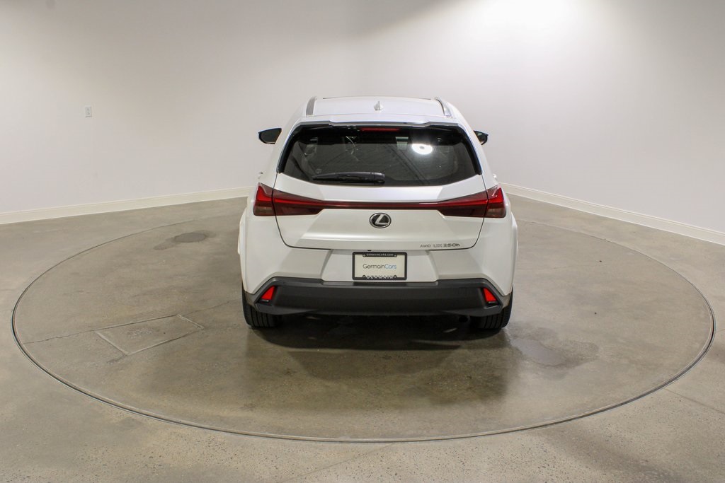 2023 Lexus UX 250h Premium photo 3