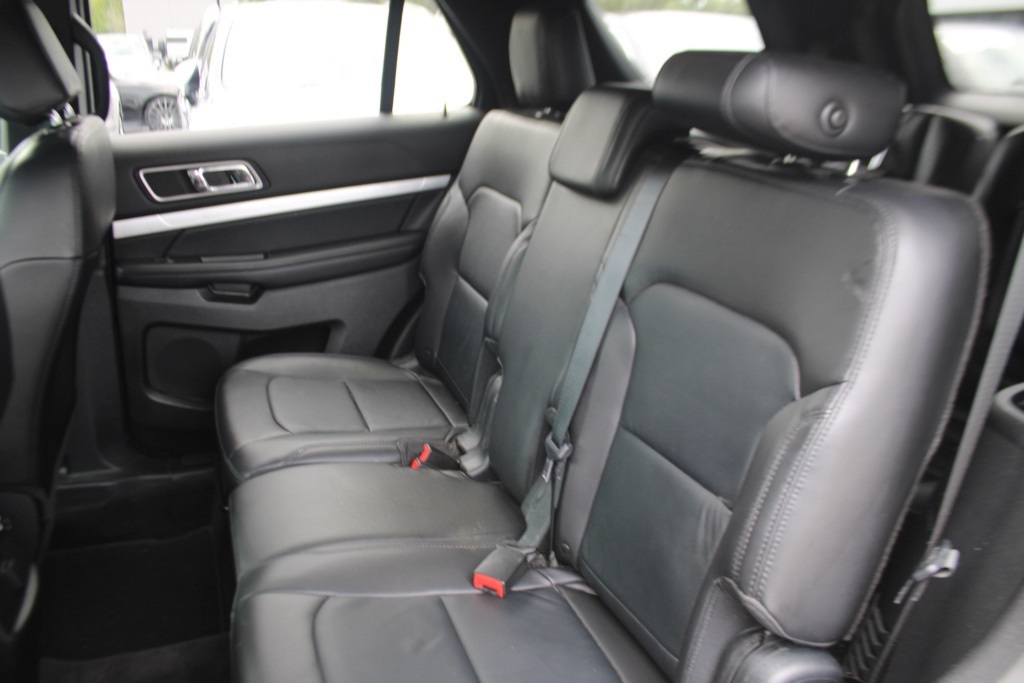 2017 Ford Explorer XLT photo 25