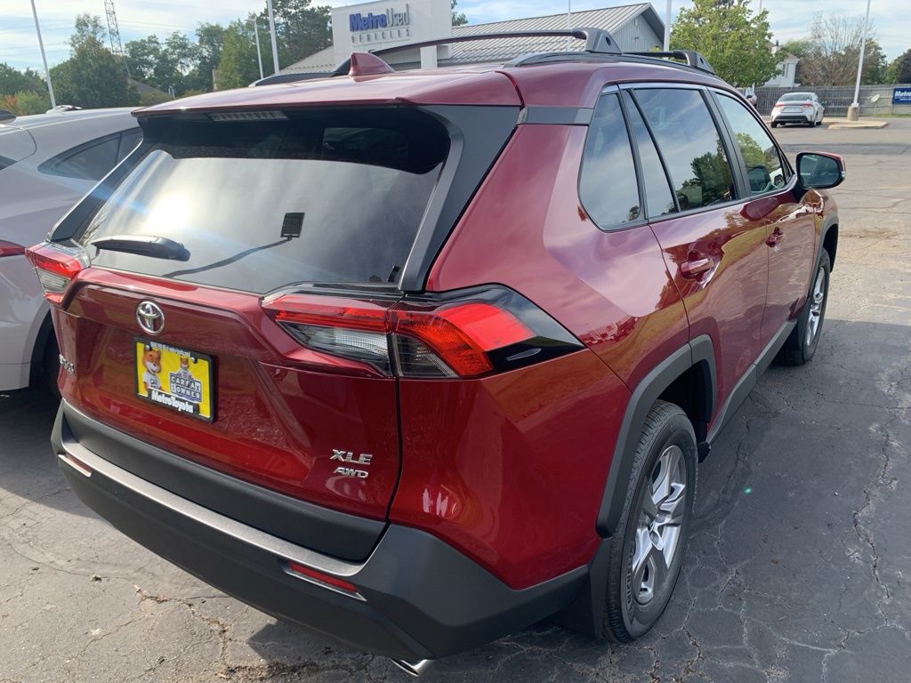 2025 Toyota RAV4 XLE photo 3