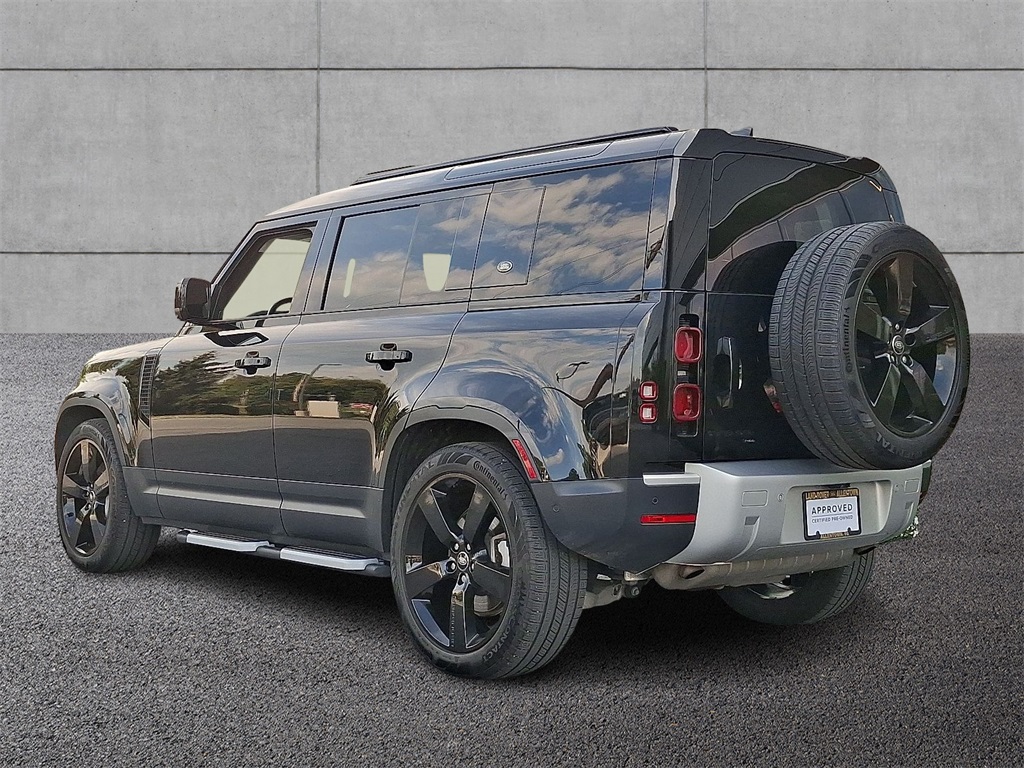 2023 Land Rover Defender 110 SE photo 3