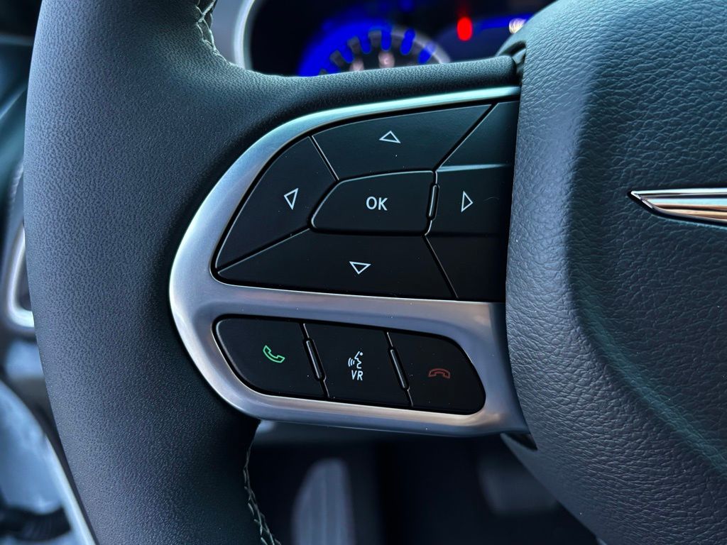 2026 Chrysler Pacifica photo 12