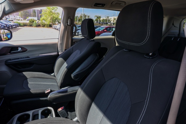 2023 Chrysler Voyager LX photo 14