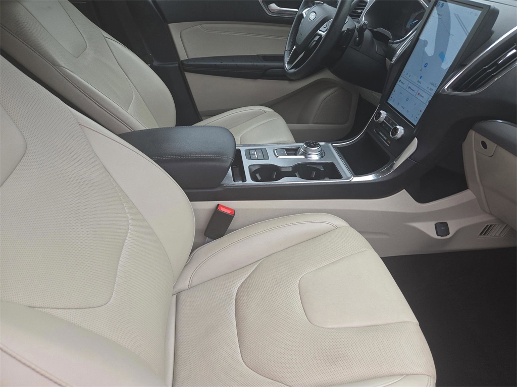 2021 Ford Edge Titanium photo 22