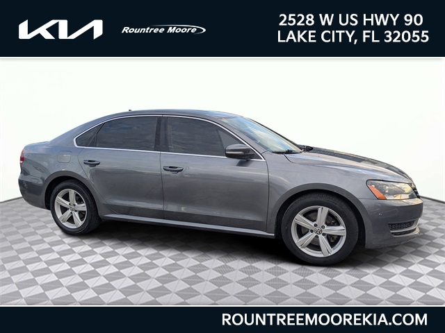 2013 Volkswagen Passat SE's photo