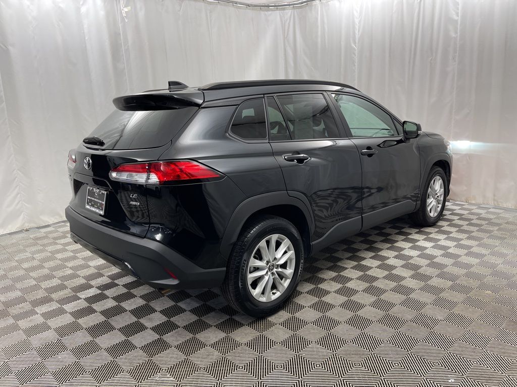 2023 Toyota Corolla Cross LE photo 3