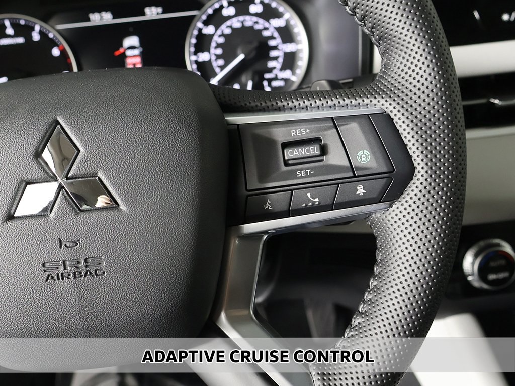 2025 Mitsubishi Outlander SE photo 4