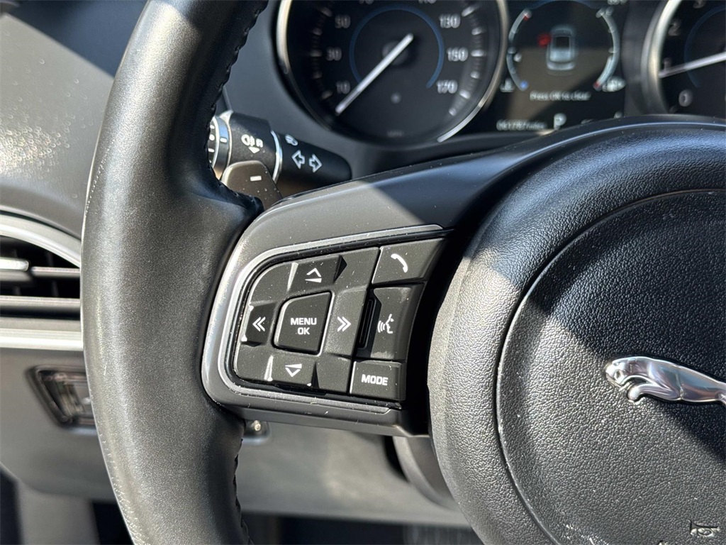 2020 Jaguar F-PACE Premium photo 24