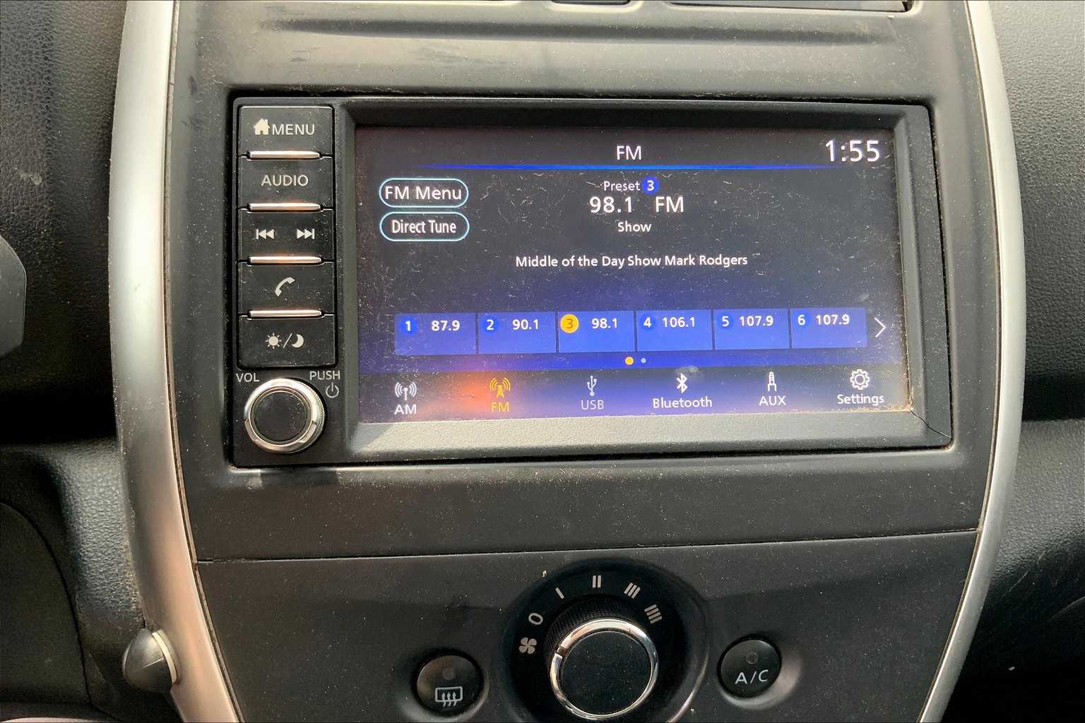 2019 Nissan Versa SV photo 28
