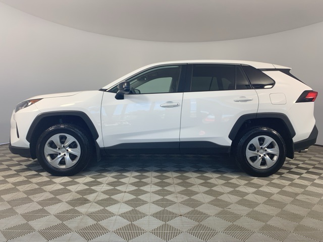 2022 Toyota RAV4 LE photo 4