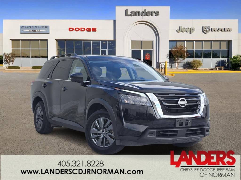 2024 Nissan Pathfinder SV's photo