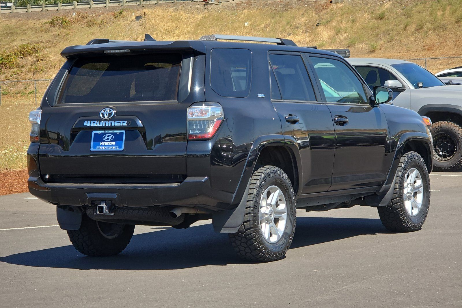2022 Toyota 4Runner SR5 photo 2