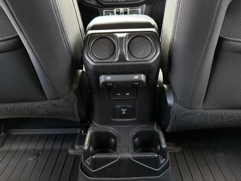 2020 Jeep Wrangler Unlimited Sahara photo 17